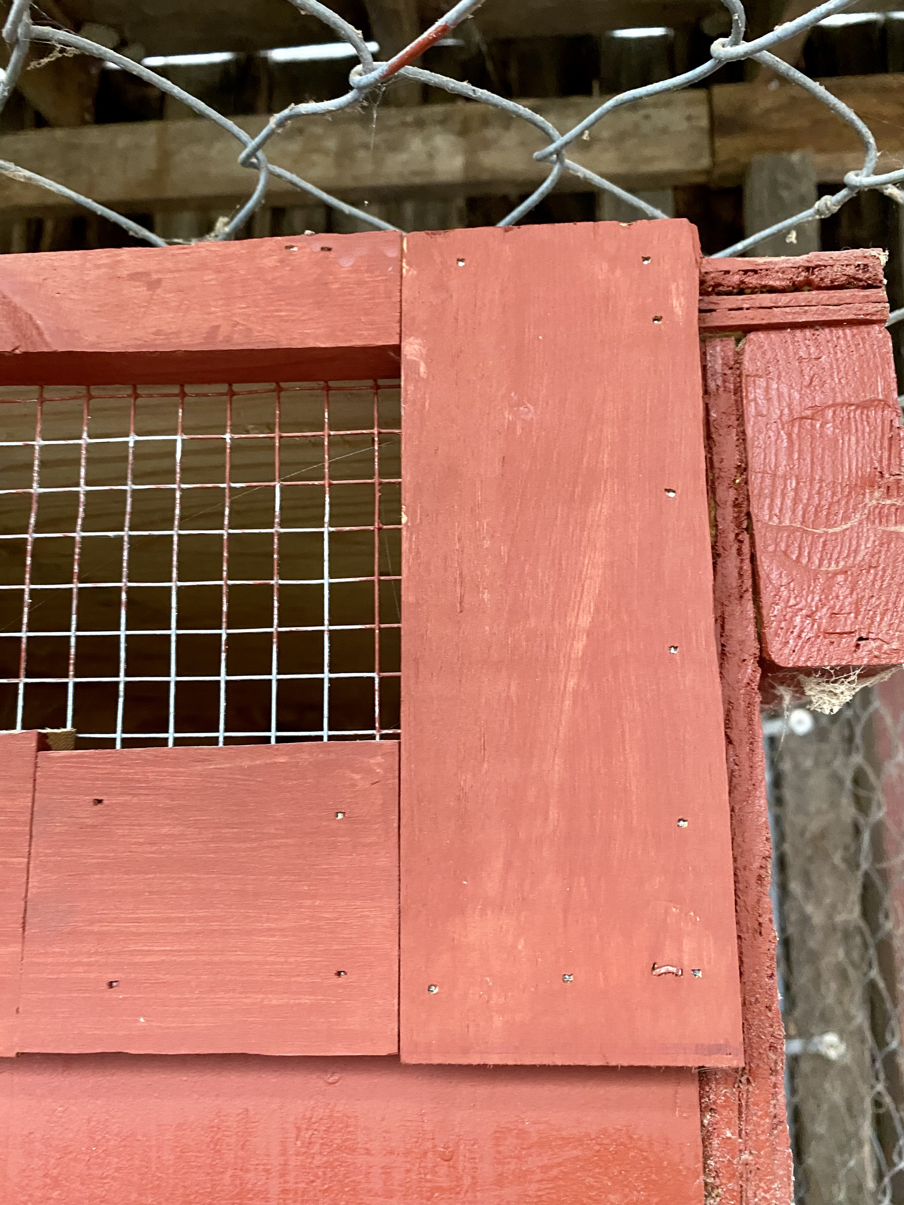 chicken coop with vents